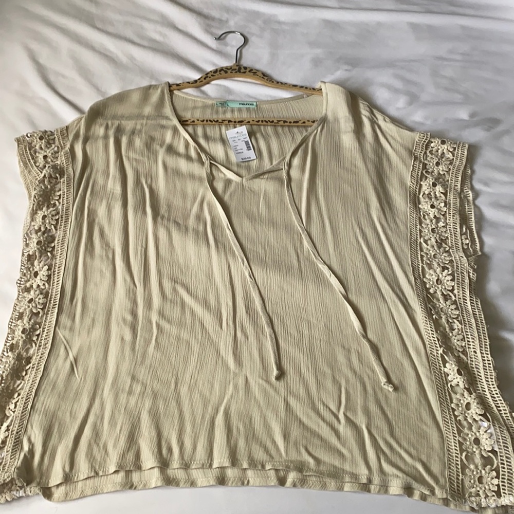 Cream tunic with floral lace appliqué sleeves